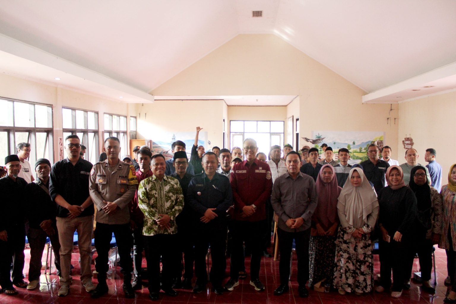 Kelurahan Cikundul Bangun Kekompakan Antara Pemerintah Dengan RT dan RW
